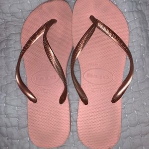 Rose Haivianas flip flops
